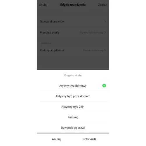 Zrzut ekranu przedstawia interfejs aplikacji do edycji ustawień urządzenia, z opcjami przypisania strefy, takimi jak "Aktywny tryb domowy" i "Aktywny tryb poza domem". Na dole ekranu znajdują się przyciski "Anuluj" i "Potwierdź".
