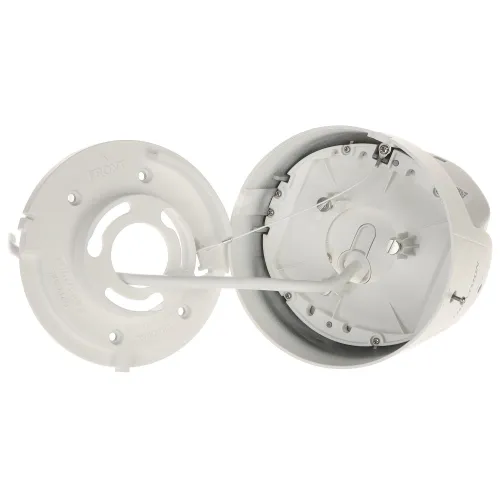 Zdjęcie przedstawia biały, cylindryczny uchwyt montażowy do kamery, pokazany od strony wewnętrznej z widocznymi elementami mocującymi. Obok znajduje się odłączona pokrywa z otworami montażowymi.