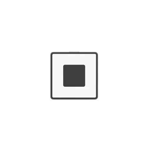 Kwadratowy, minimalistyczny włącznik ścienny w kolorze białym z czarnym przyciskiem pośrodku. Włącznik ma nowoczesny design i jest umieszczony na białym tle.