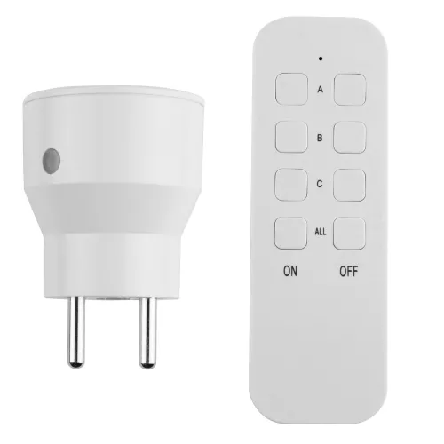 Białe gniazdo sterowane pilotem z dwoma bolcami znajduje się obok prostokątnego pilota z przyciskami oznaczonymi literami A, B, C oraz funkcjami ON i OFF. Oba elementy są umieszczone na białym tle.
