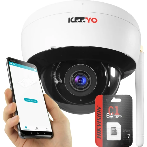 Na zdjęciu znajduje się bezprzewodowa kamera WiFi 4MP marki Keeyo, przedstawiona z aplikacją na smartfonie oraz kartą pamięci Hikvision 64 GB. Kamera ma kopułkowy kształt i jest wyposażona w antenę do łączności bezprzewodowej.