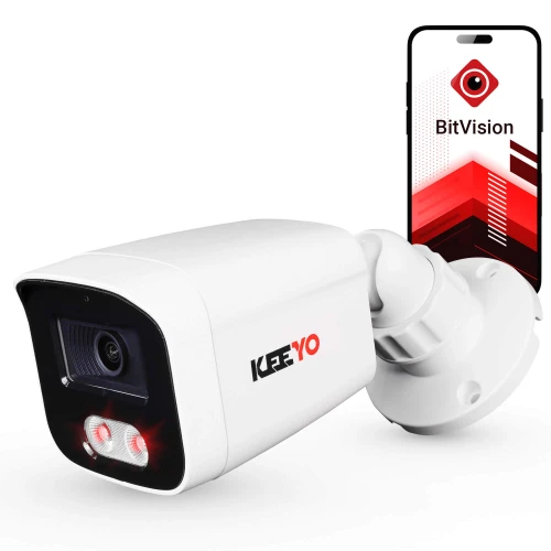 Biała kamera tubowa IP marki Keeyo z czarnym frontem i czerwonym logo jest przedstawiona obok smartfona z aplikacją BitVision. Kamera posiada widoczne diody LED i jest zamontowana na regulowanym uchwycie.