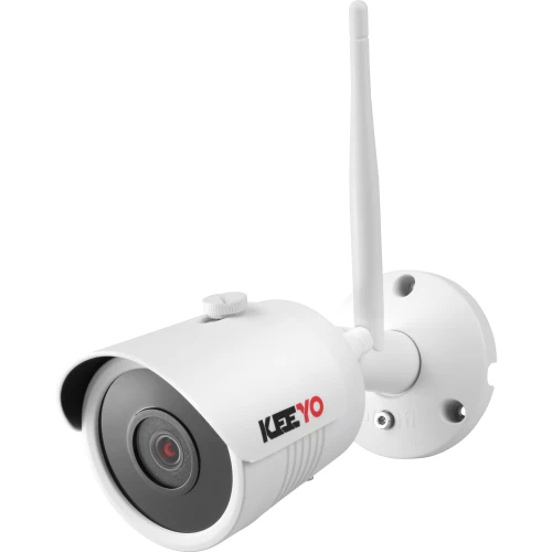 Biała kamera monitoringu marki Keeyo z anteną, przeznaczona do montażu na ścianie. Posiada cylindryczny kształt i jest wyposażona w obiektyw oraz logo producenta na obudowie.