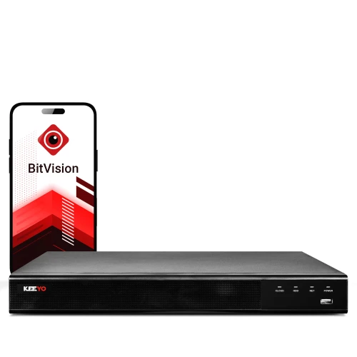 Na zdjęciu znajduje się czarny rejestrator sieciowy marki Keeyo z logo po lewej stronie. Obok urządzenia widoczny jest smartfon z aplikacją BitVision na ekranie.