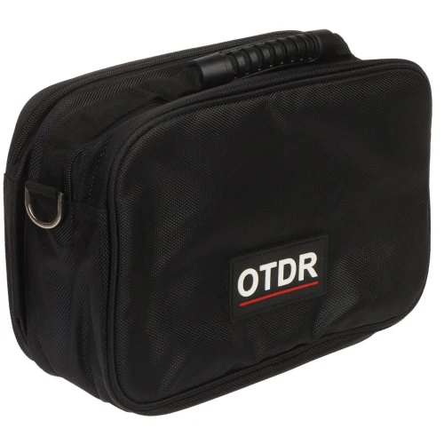 Czarna torba z materiału z napisem "OTDR" na przedniej stronie. Torba posiada uchwyt do przenoszenia i metalowy pierścień z boku.