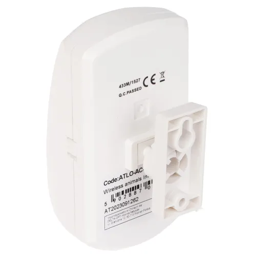 Zdjęcie przedstawia biały, bezprzewodowy czujnik z widocznym uchwytem montażowym z tyłu. Na urządzeniu znajdują się oznaczenia techniczne oraz kod produktu.