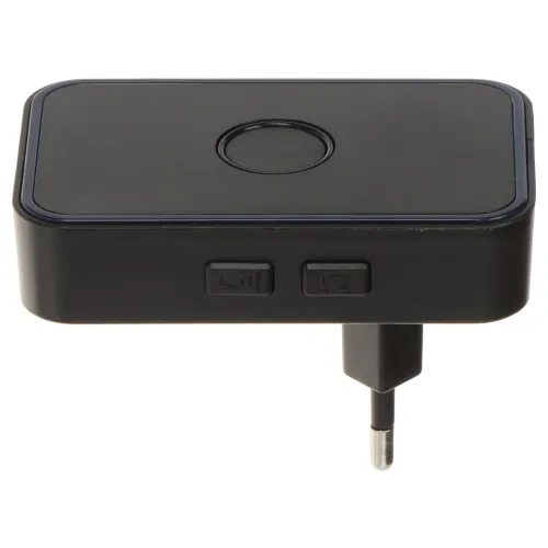 Czarny, prostokątny adapter z dwoma przyciskami sterującymi na boku i wtyczką do gniazdka. Na górnej powierzchni znajduje się okrągły przycisk.