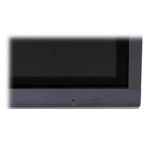 Na zdjęciu znajduje się zbliżenie na dolną część ekranu urządzenia elektronicznego z widocznym przyciskiem zasilania. Obraz jest lekko rozmyty na krawędziach, co nadaje mu miękki wygląd.