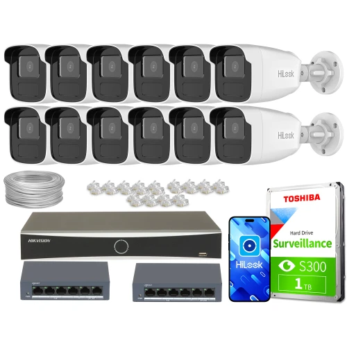 Na zdjęciu znajduje się zestaw do monitoringu, który obejmuje dwanaście kamer, rejestrator, dysk twardy Toshiba oraz akcesoria montażowe. Kamery są ułożone w dwóch rzędach, a poniżej znajdują się rejestrator, dysk i inne elementy zestawu.