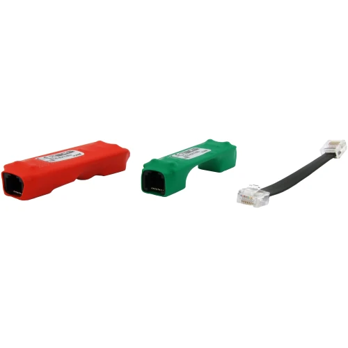 Zestaw do zasilania kamery przez linię UTP BCS-EXT składa się z dwóch adapterów z portami RJ-45 oraz przewodami zasilającymi. Na zdjęciu widoczne są również złącza umożliwiające podłączenie kamery do sieci UTP.